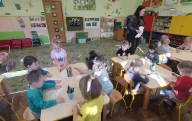 Maluszki z grupy 1 kolorują skarpety