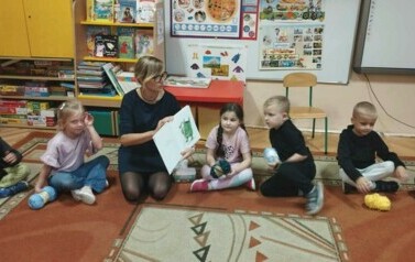 Pani Monika prowadzi zajęcia dla grupy VI