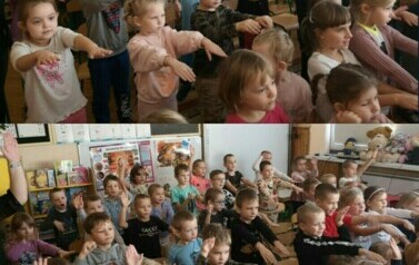 Dzieci tańczą przy muzyce