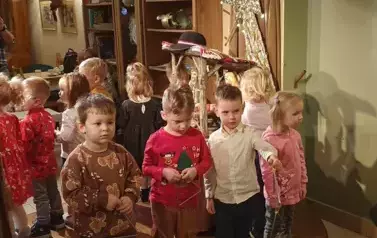 Ignaś, Kacper, Pola i Szymon grają na tr&oacute;jkąty