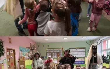 Dzieci z grupy V pozują do zdjęcia