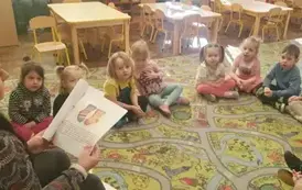 Pani Anna czyta opowiadanie o Tosi