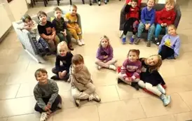 Dzieci na zajęciach w bibliotece 1