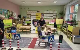 Zajęcia ze Strażą Miejską na temat bezpieczeństwa na drodze 5