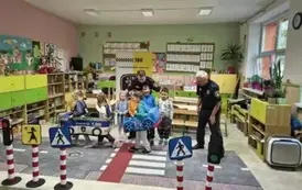 Zajęcia ze Strażą Miejską na temat bezpieczeństwa na drodze 4