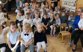 Dzieci czekają na występ