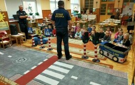 Dzieci uczestniczą w zajęciach
