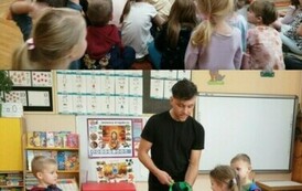 Dzieci oglądaja sztuczki magika