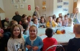 Poczęstunek w Domu SENIOR-WIGOR ciąg dlaszy