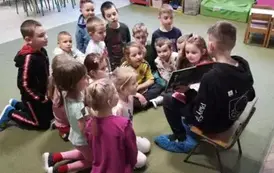 Fabian czyta dzieciom 1
