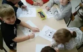Dzieci kolorują 3