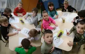 Dzieci kolorują1