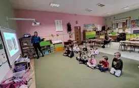 słuchamy wykładu o fundacji