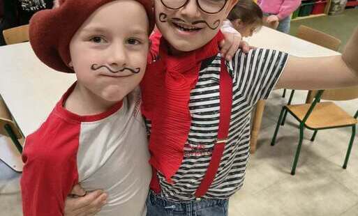 Zdjęcie do AKTYWNOŚCI GR. 5 PODCZAS DNIA FRANCUSKIEGO 