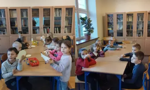 Grupa VI na zajęciach edukacyjnych w Bibliotece Pedagogicznej w Zgierzu.