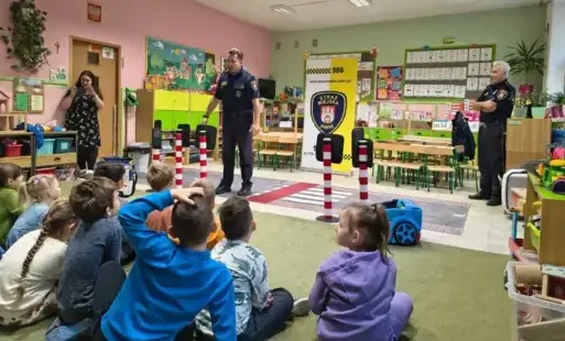 Zajęcia ze Strażą Miejską na temat bezpieczeństwa na drodze
